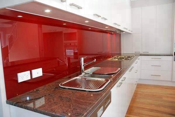 kính ốp tường bếp màu đỏ